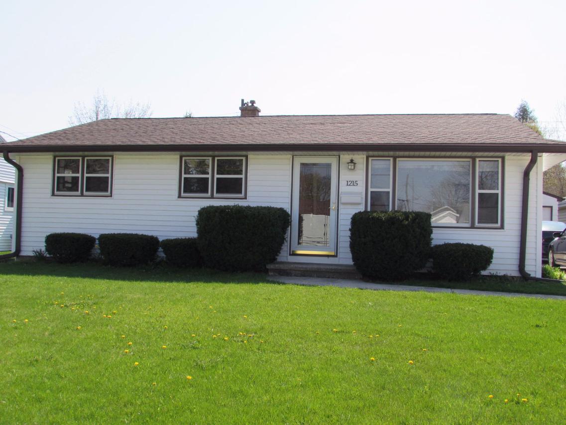 1215 Orchard Dr., Manitowoc, WI 54220