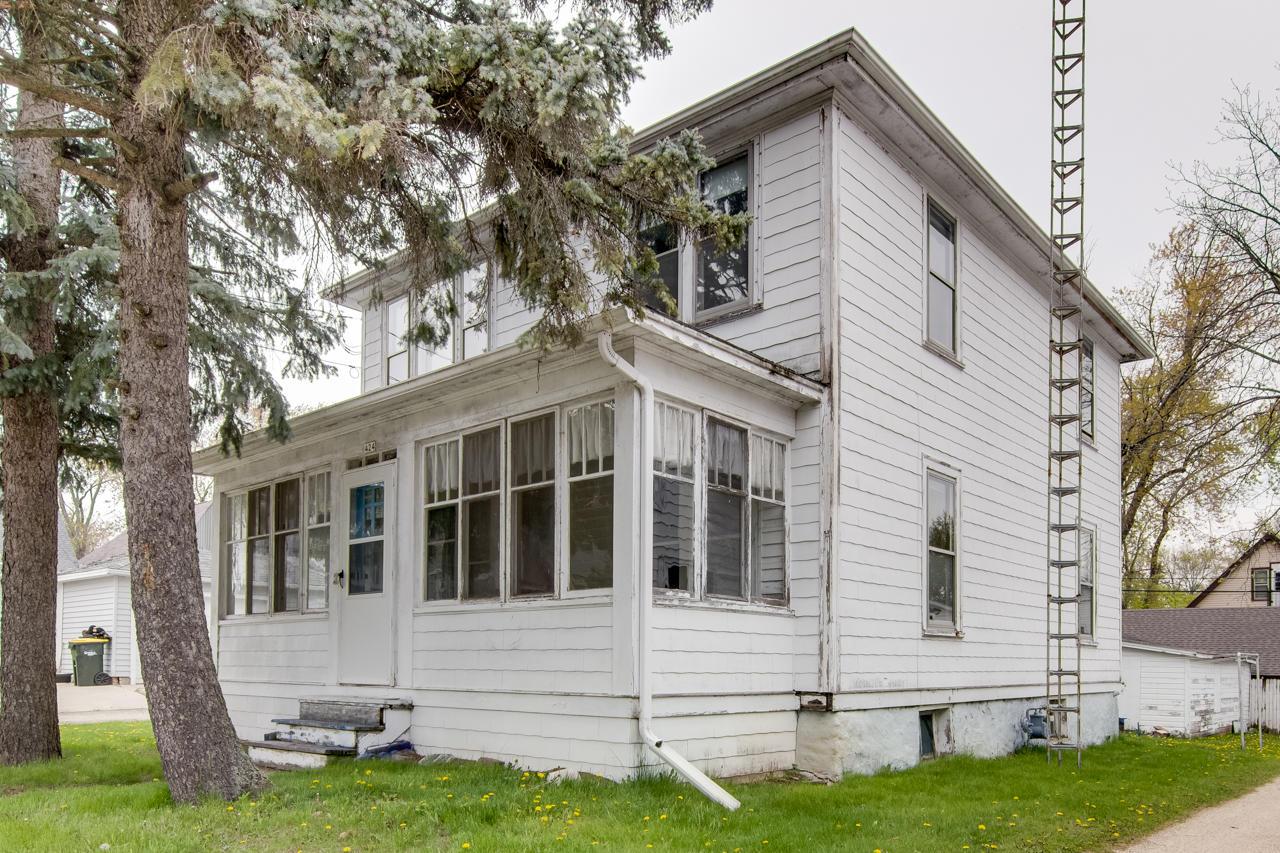 424 Pleasant Ave., Hartford, WI 53027
