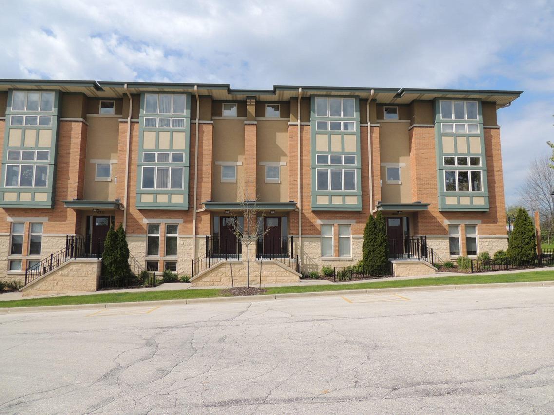 15215 Library Ln., New Berlin, WI 53151