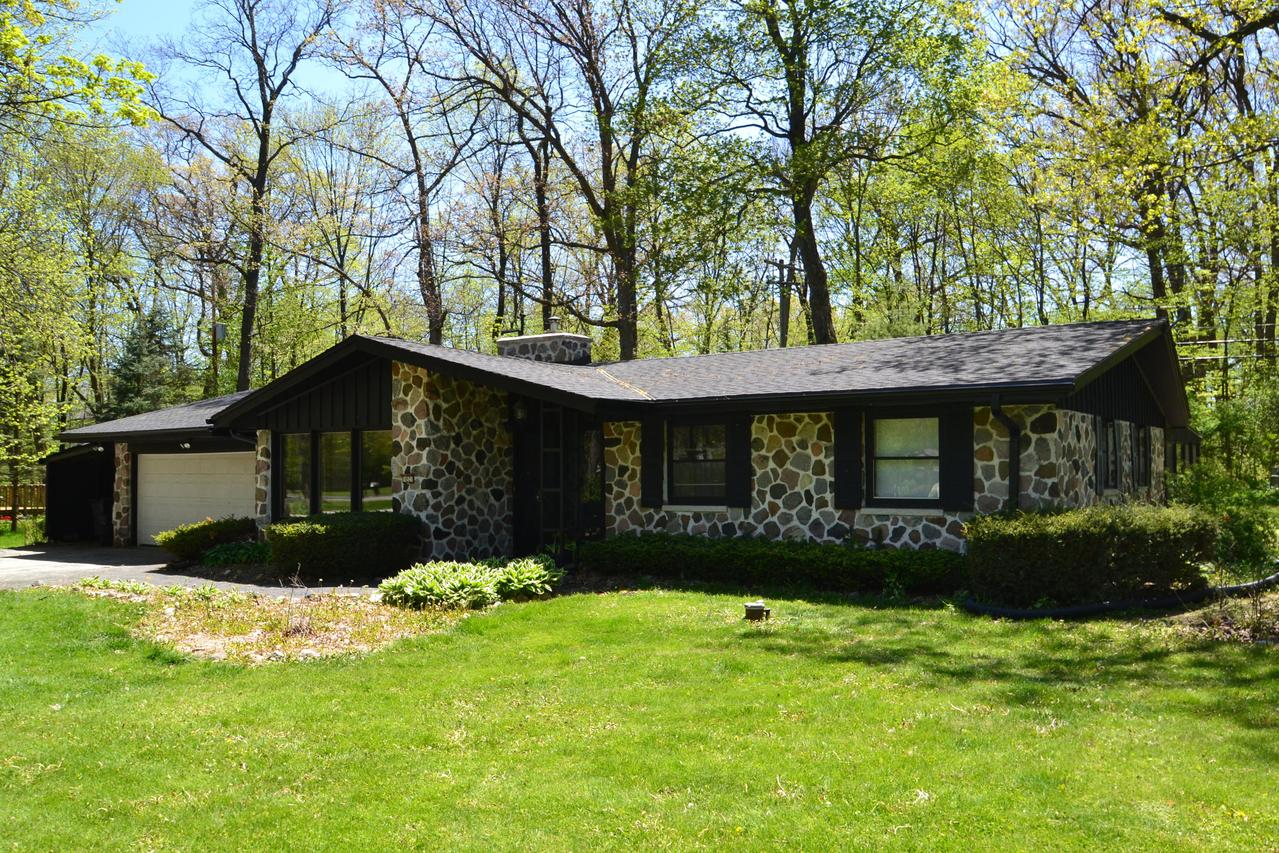 14521 W Woodland Dr, New Berlin, WI 53151