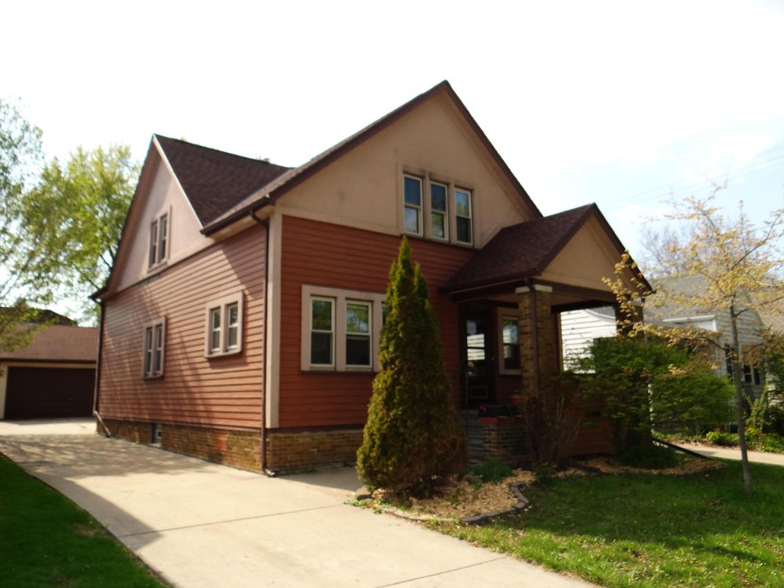 2906 Charles St, Racine, WI 53402