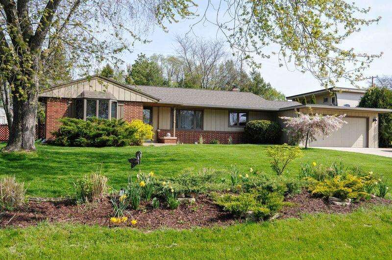 618 Grand Ave, Thiensville, WI 53092