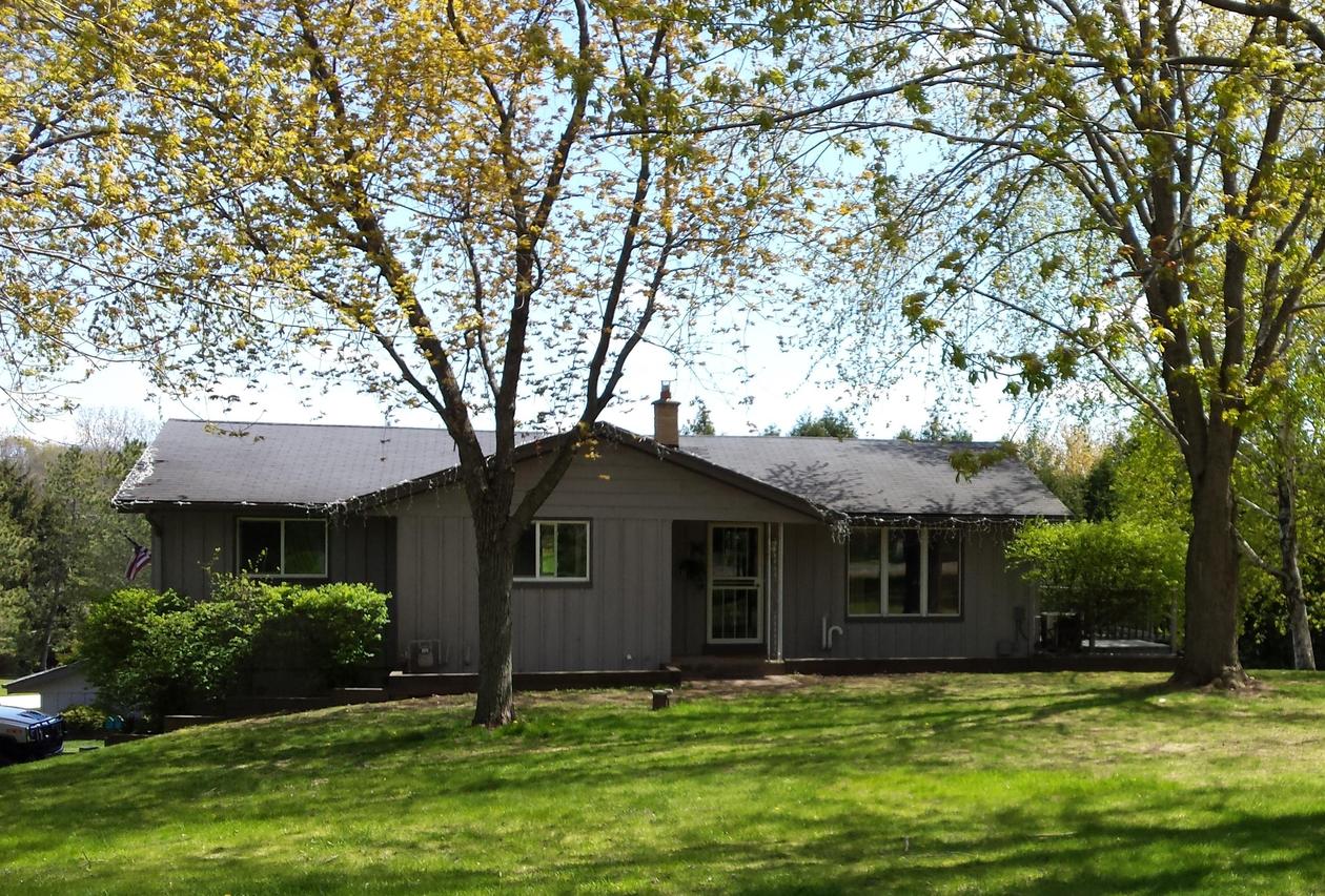 5293 Saint Augustine Ln, Richfield, WI 53027