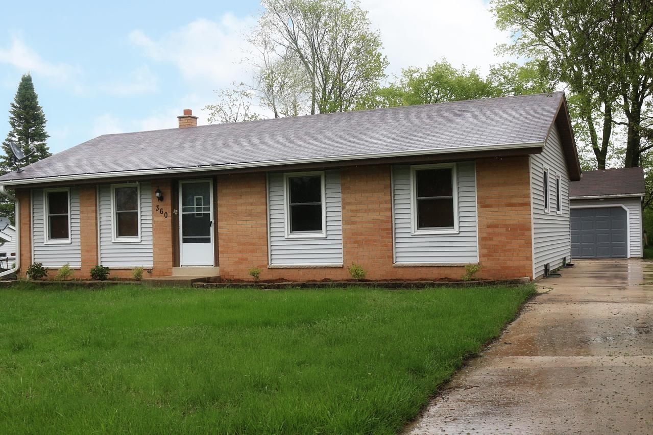 360 S Colonial Pkwy, Saukville, WI 53080