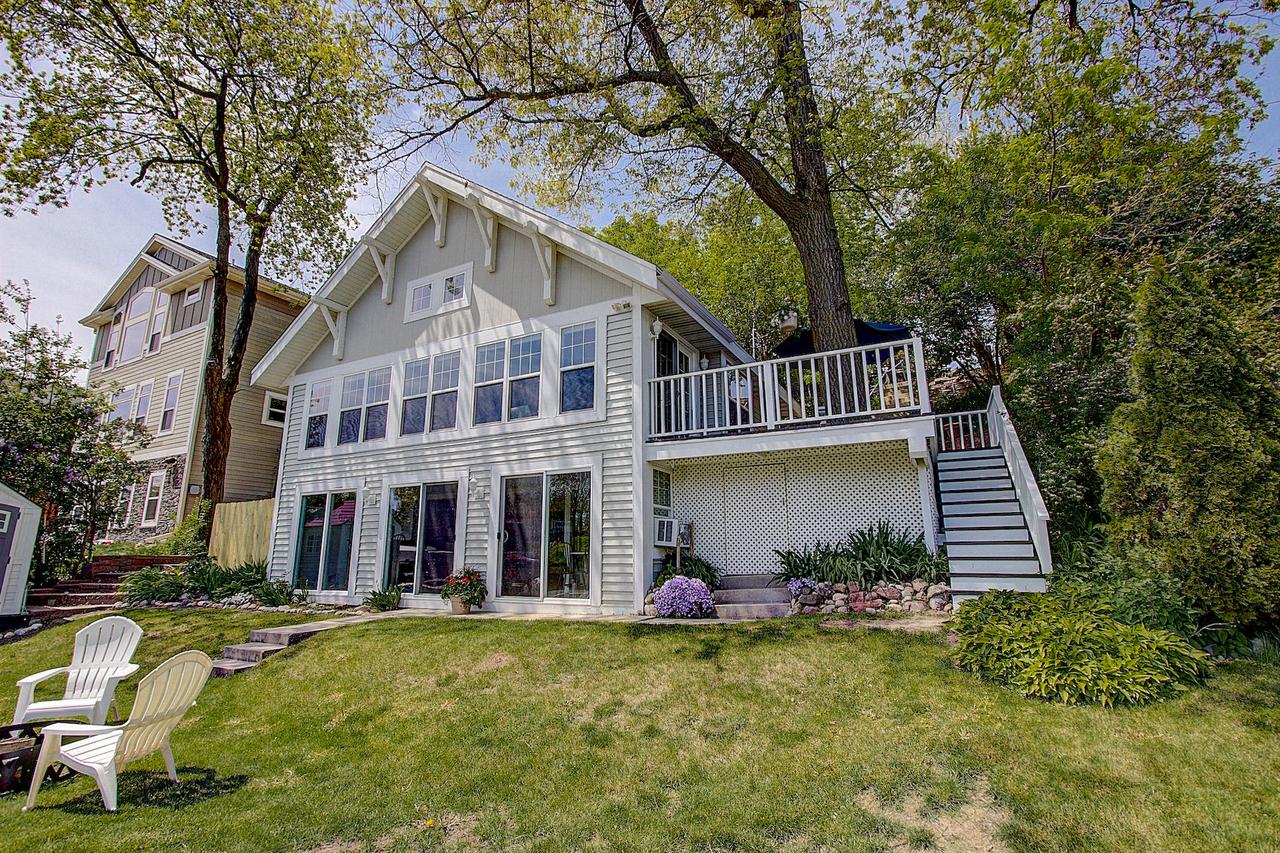 W352N5336 Lake Dr, Oconomowoc, WI 53066