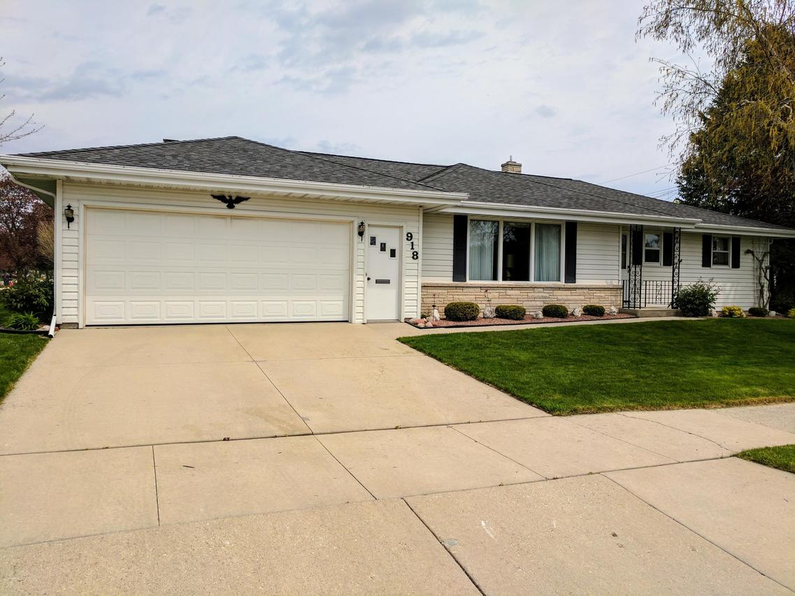 918 Reed Ave, Manitowoc, WI 54220