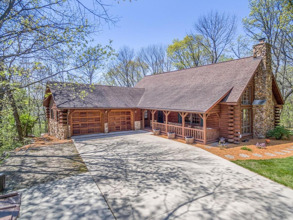 741 Slinger Rd., Slinger, WI 53086