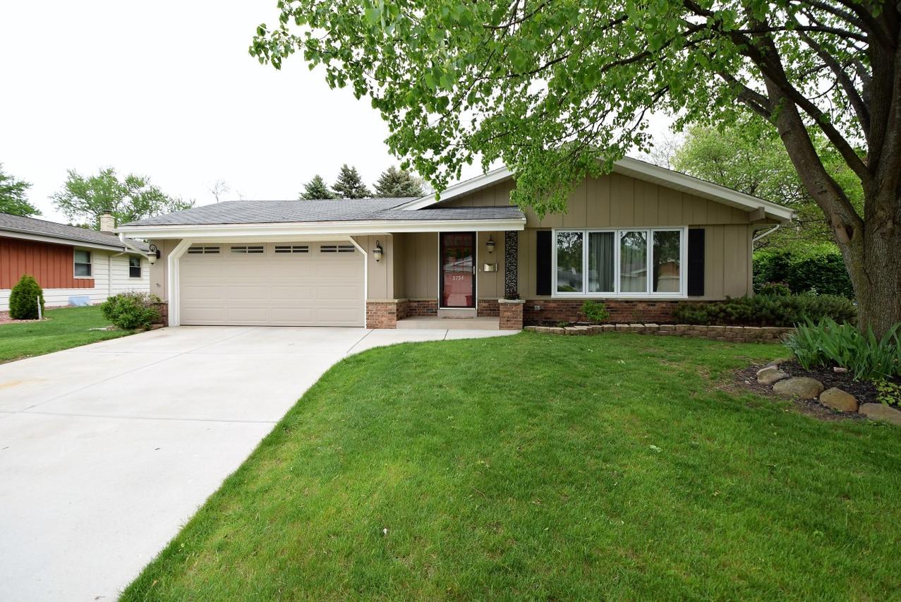 5754 Rochelle, Greendale, WI 53129