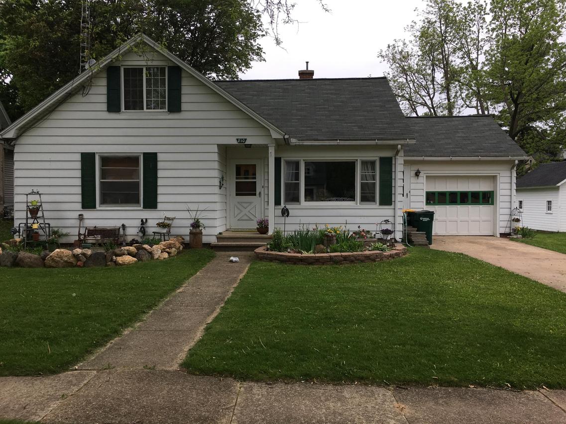 810 W Sherman Ave, Fort Atkinson, WI 53538