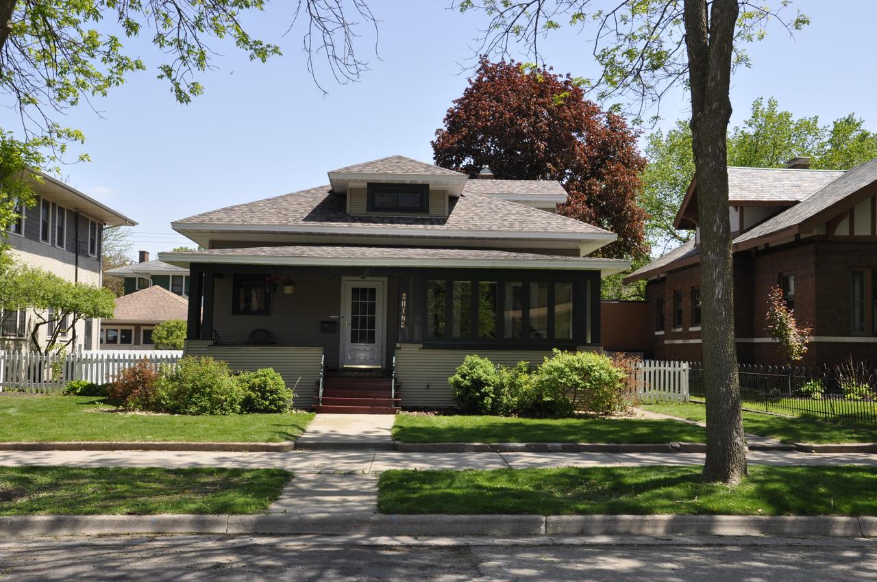 107 S 17th St, La Crosse, WI 54601