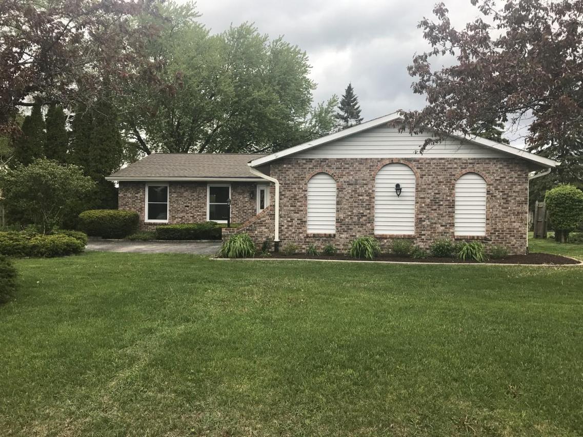 1030 Hialeah Dr, Caledonia, WI 53402