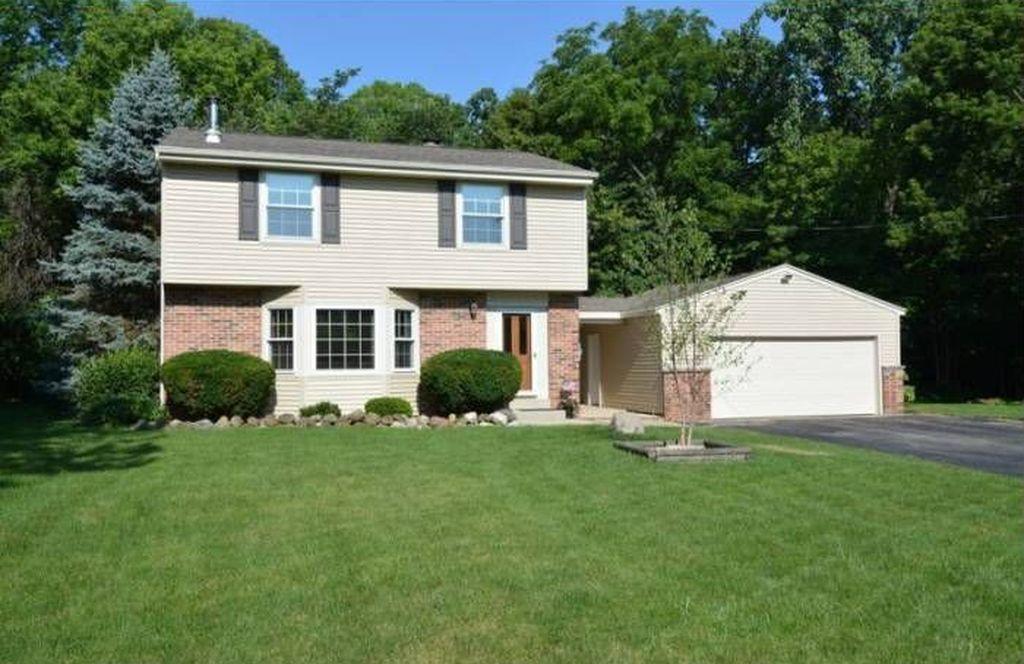 4045 S 124th St, New Berlin, WI 53228