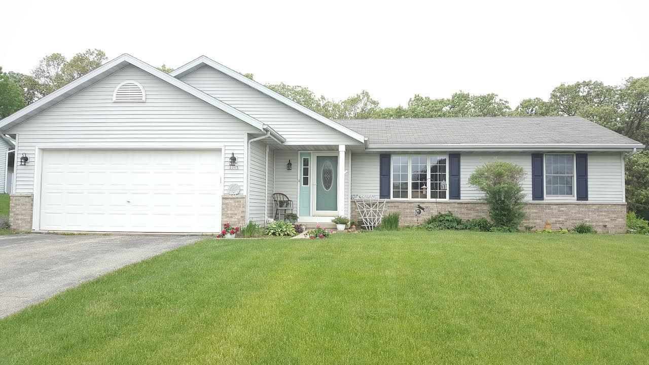 2315 Autumn Ln, East Troy, WI 53120