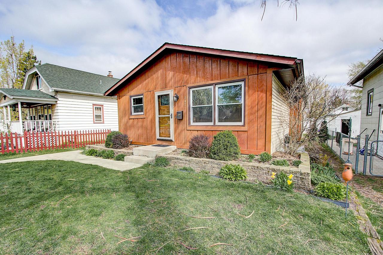 342 W Wabash Ave., Waukesha, WI 53186