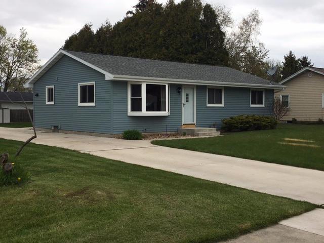1512 Iris Dr, Manitowoc, WI 54220