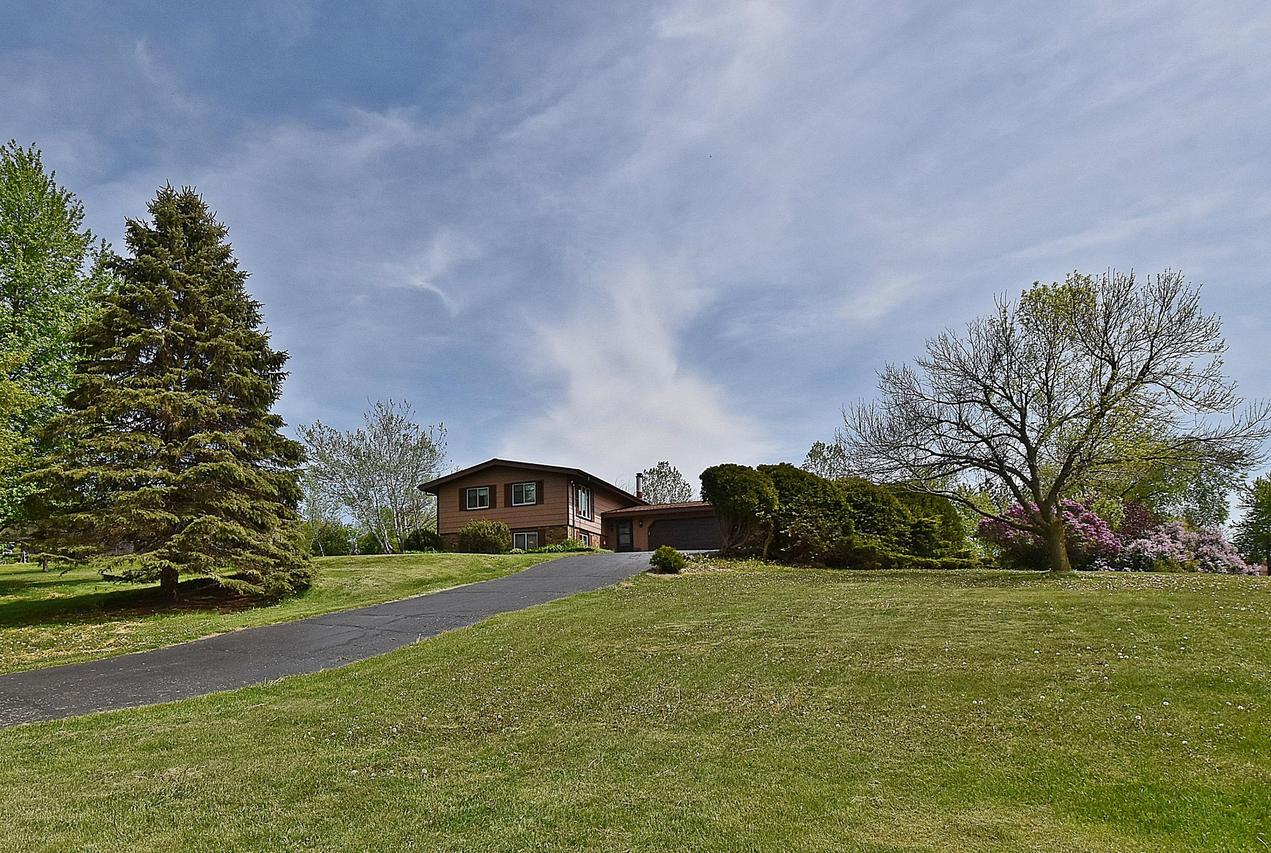 S69W24915 Longview Dr., Vernon, WI 53189