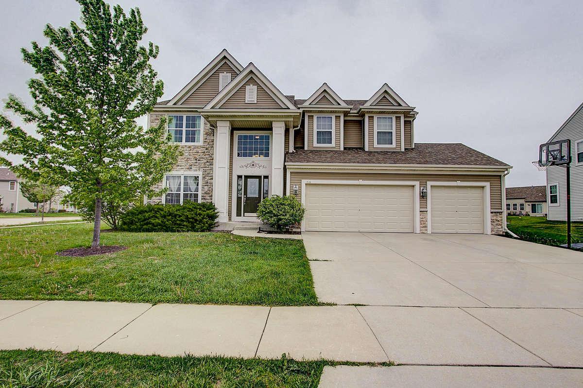 714 Creekwood Dr, West Bend, WI 53095