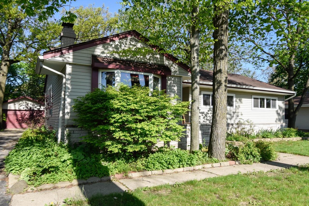 8425 N 51st St, Brown Deer, WI 53223