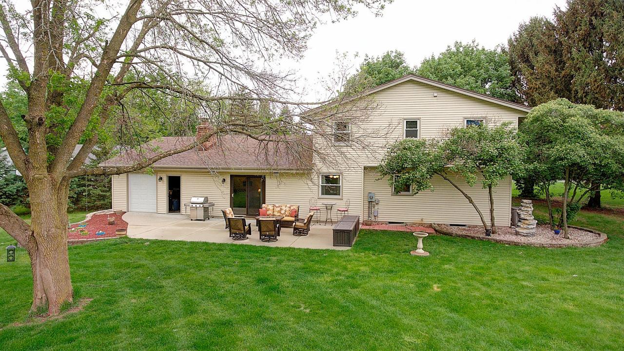 N67W26620 Brandt Cir, Lisbon, WI 53089