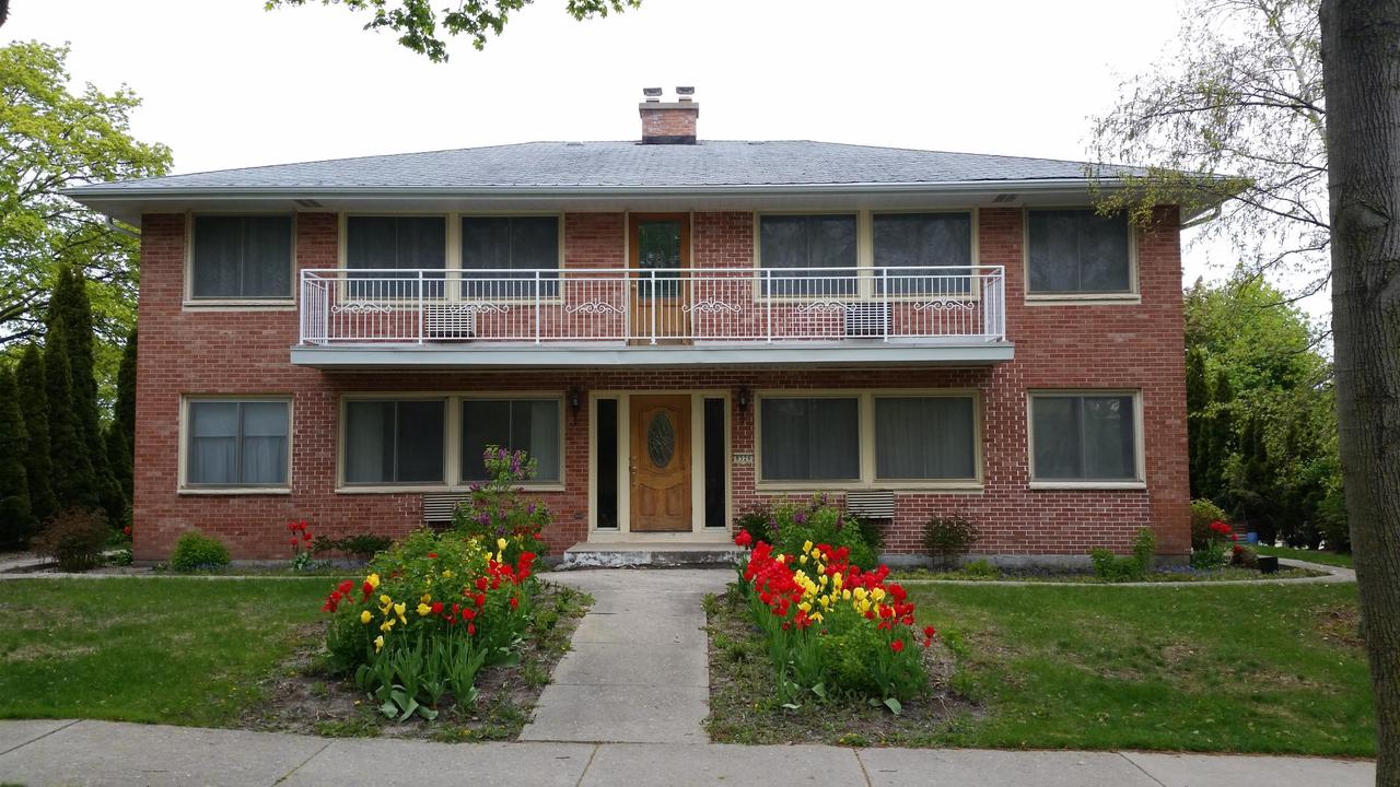 8526 W Howard Ave., Milwaukee, WI 53228