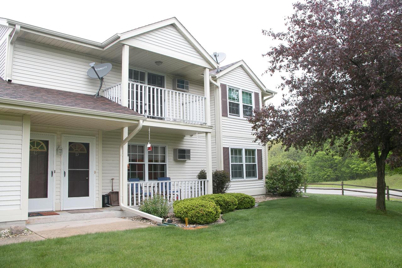 831 Devonshire Ln #D, West Bend, WI 53090