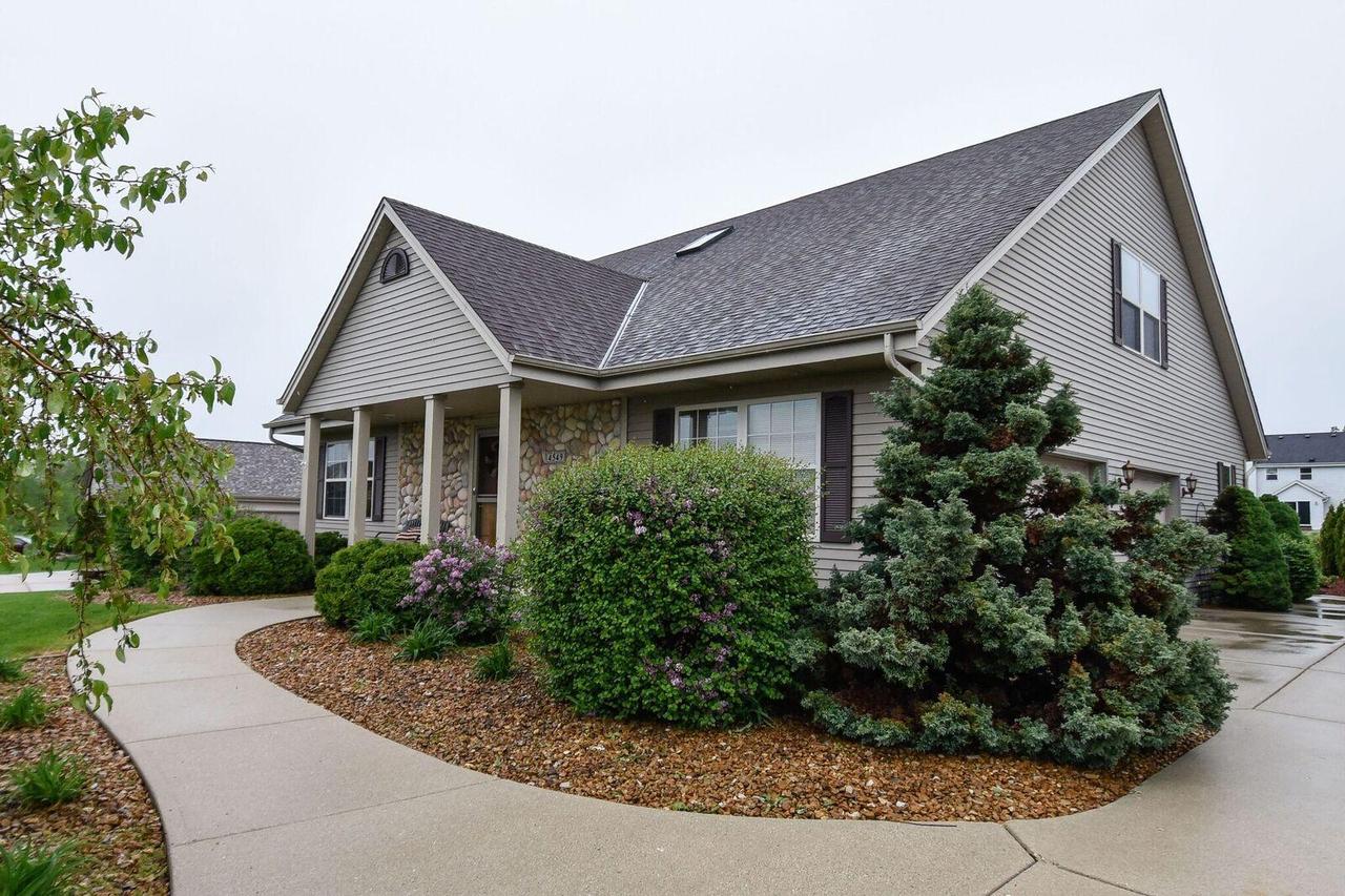 4549 W Woodward Dr., Franklin, WI 53132