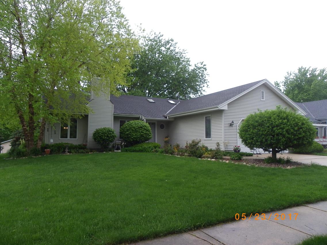 1304 Guthrie Rd, Waukesha, WI 53186