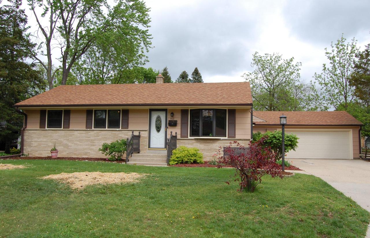 900 Kims Ln, Mukwonago, WI 53149