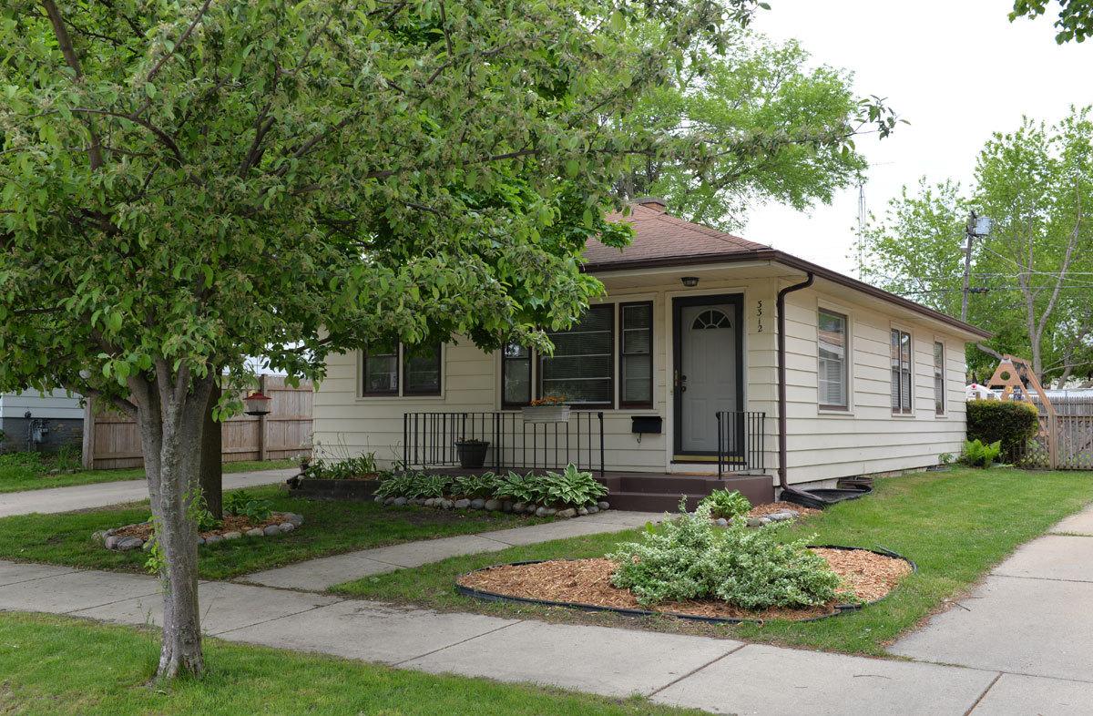 3312 9th Ave, Racine, WI 53402
