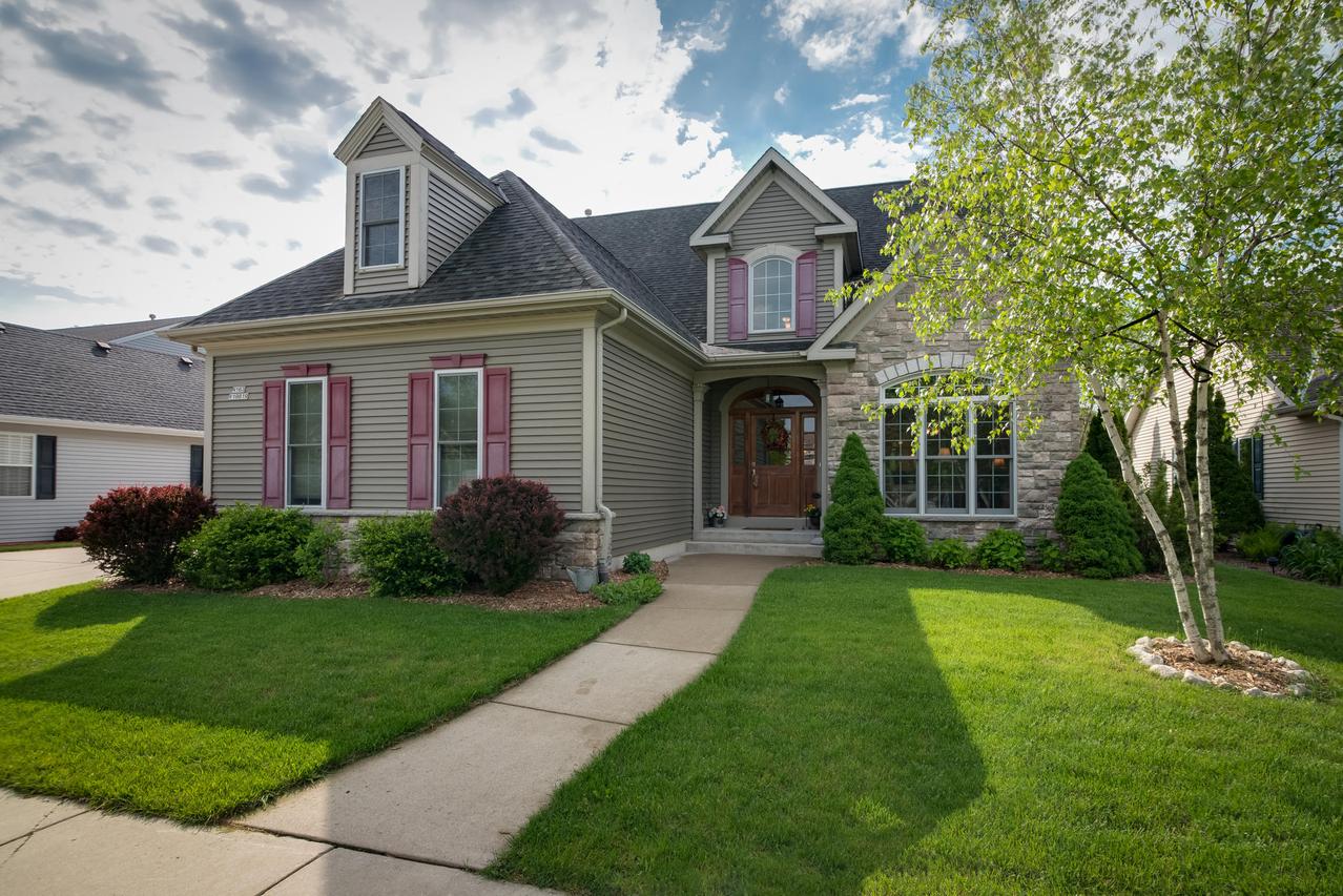N163W19819 Riverview Dr, Jackson, WI 53037