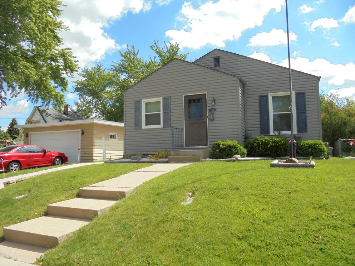 1127 Brooker St., Racine, WI 53404
