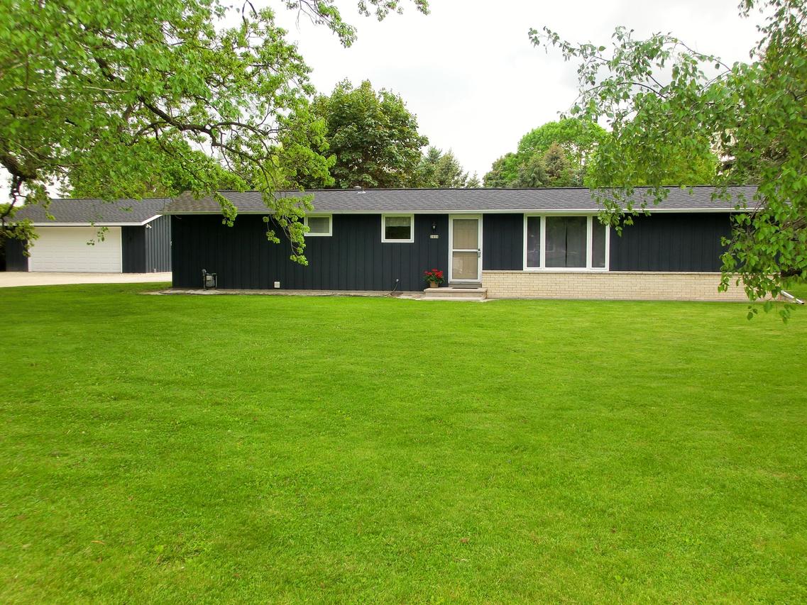 2028 Knuell St., Manitowoc, WI 54220