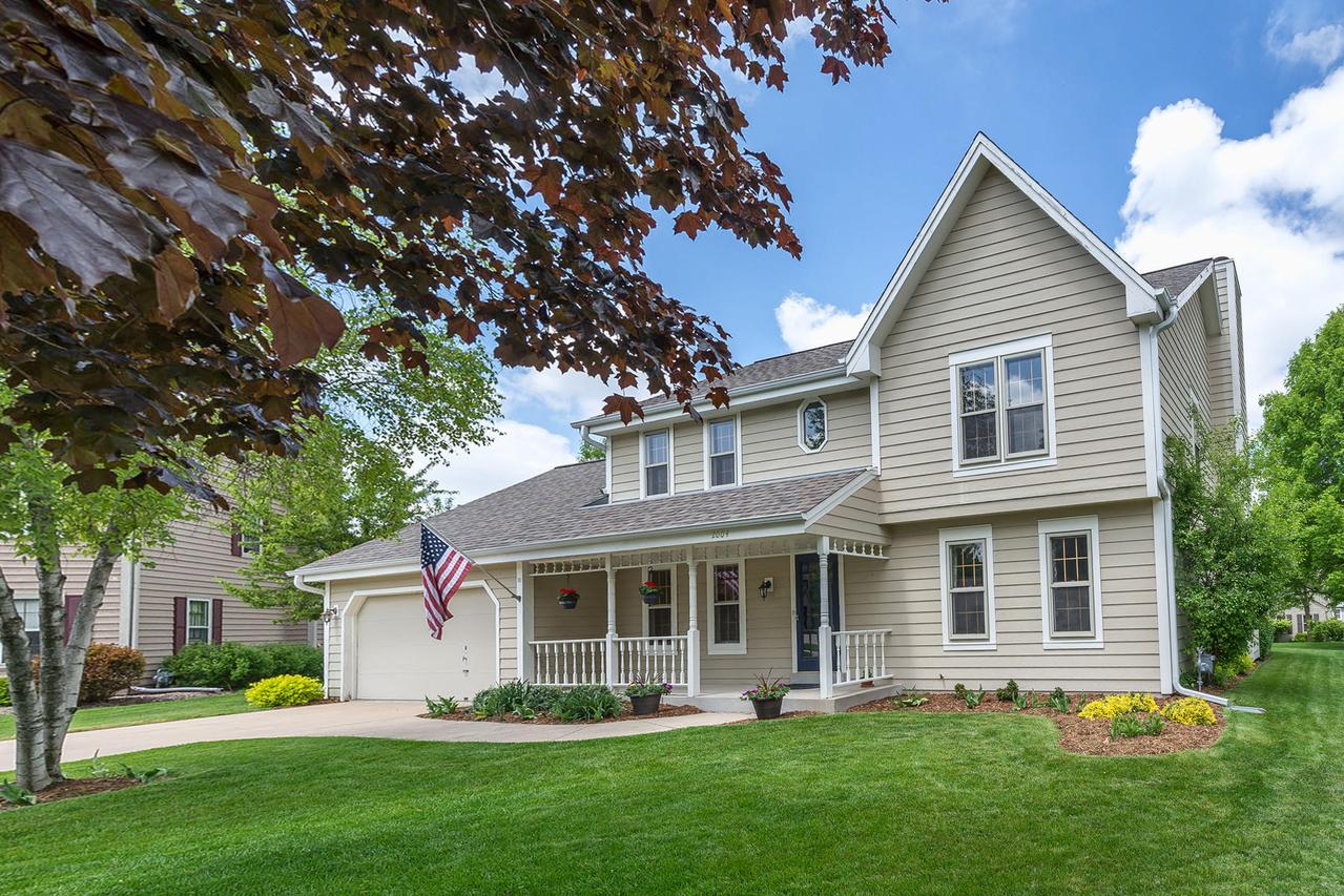 2004 Windham Ct, Waukesha, WI 53186
