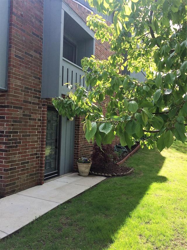 496 W Willow Ct, Fox Point, WI 53217