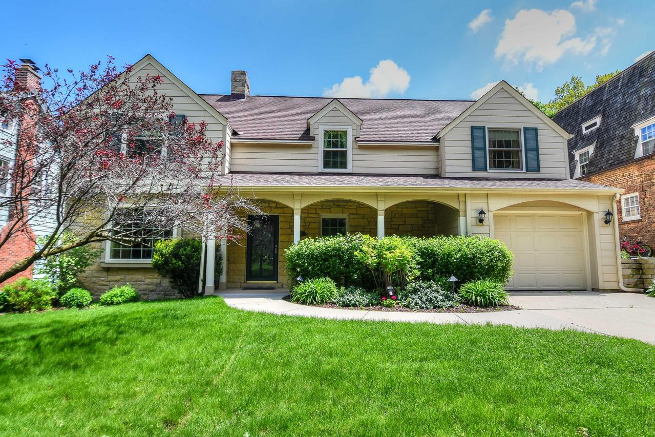 1934 N 69th St, Wauwatosa, WI 53213