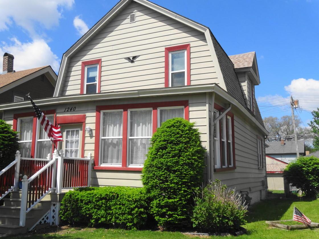 1240 Grove Ave, Racine, WI 53405