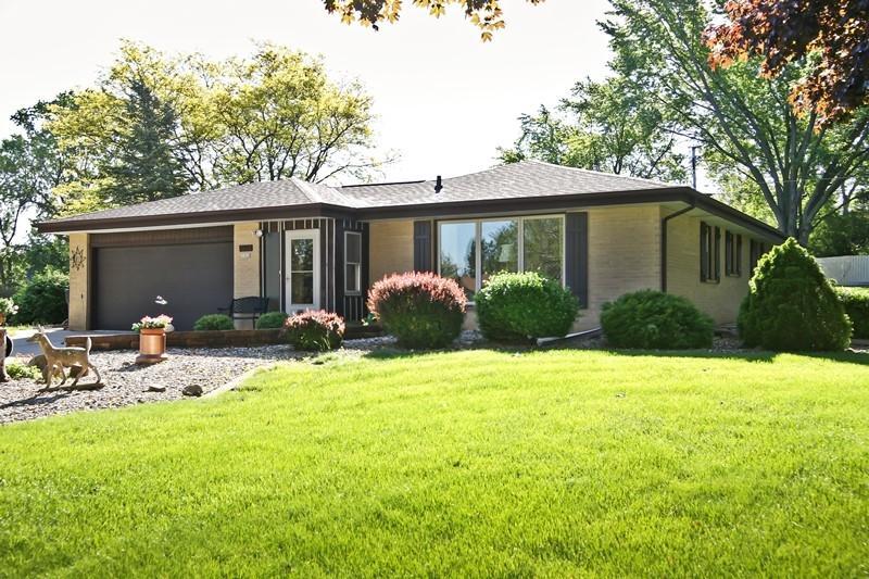 5720 Lochleven Ln., New Berlin, WI 53146