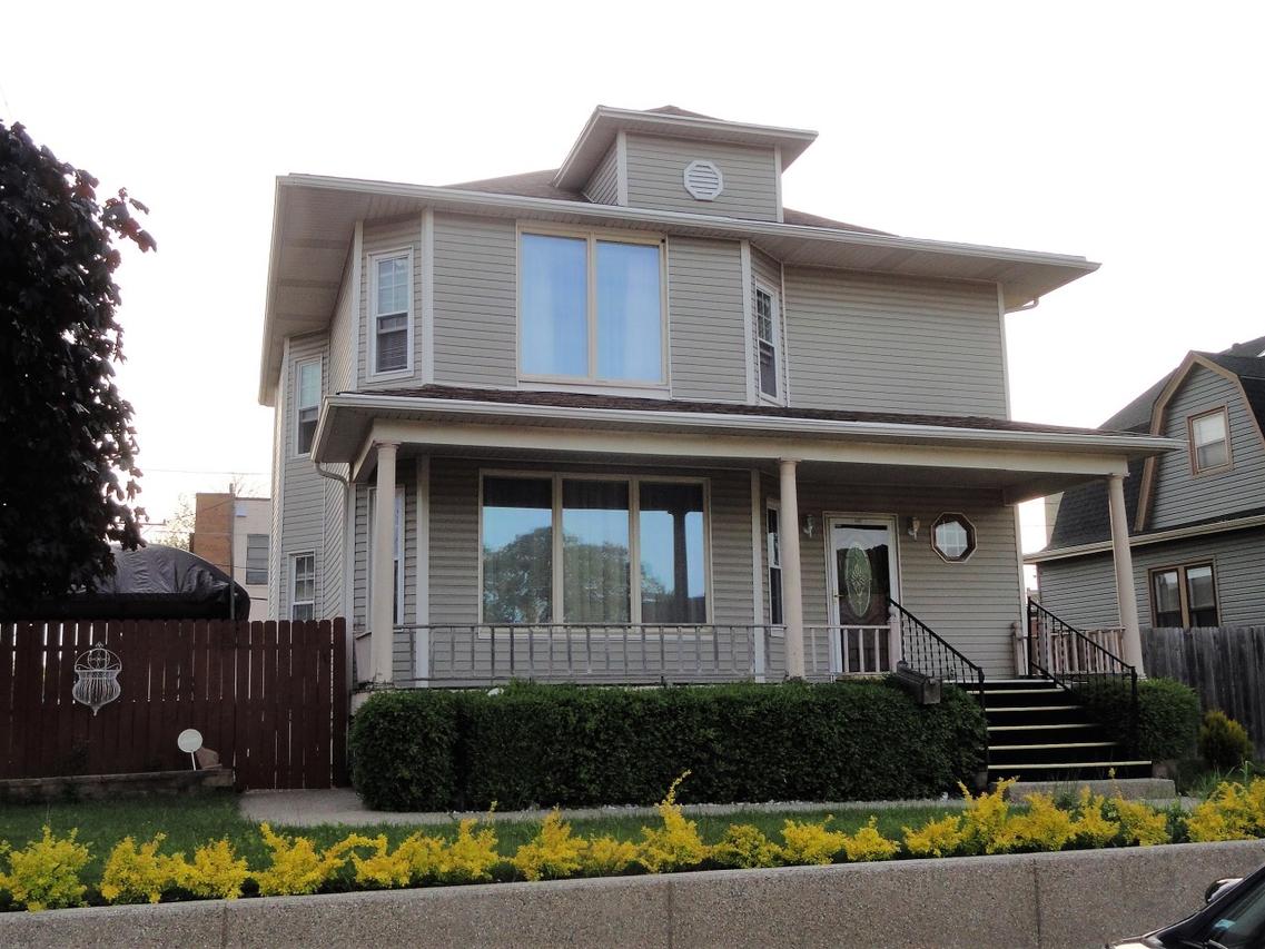 1402 Summit Ave, Racine, WI 53404