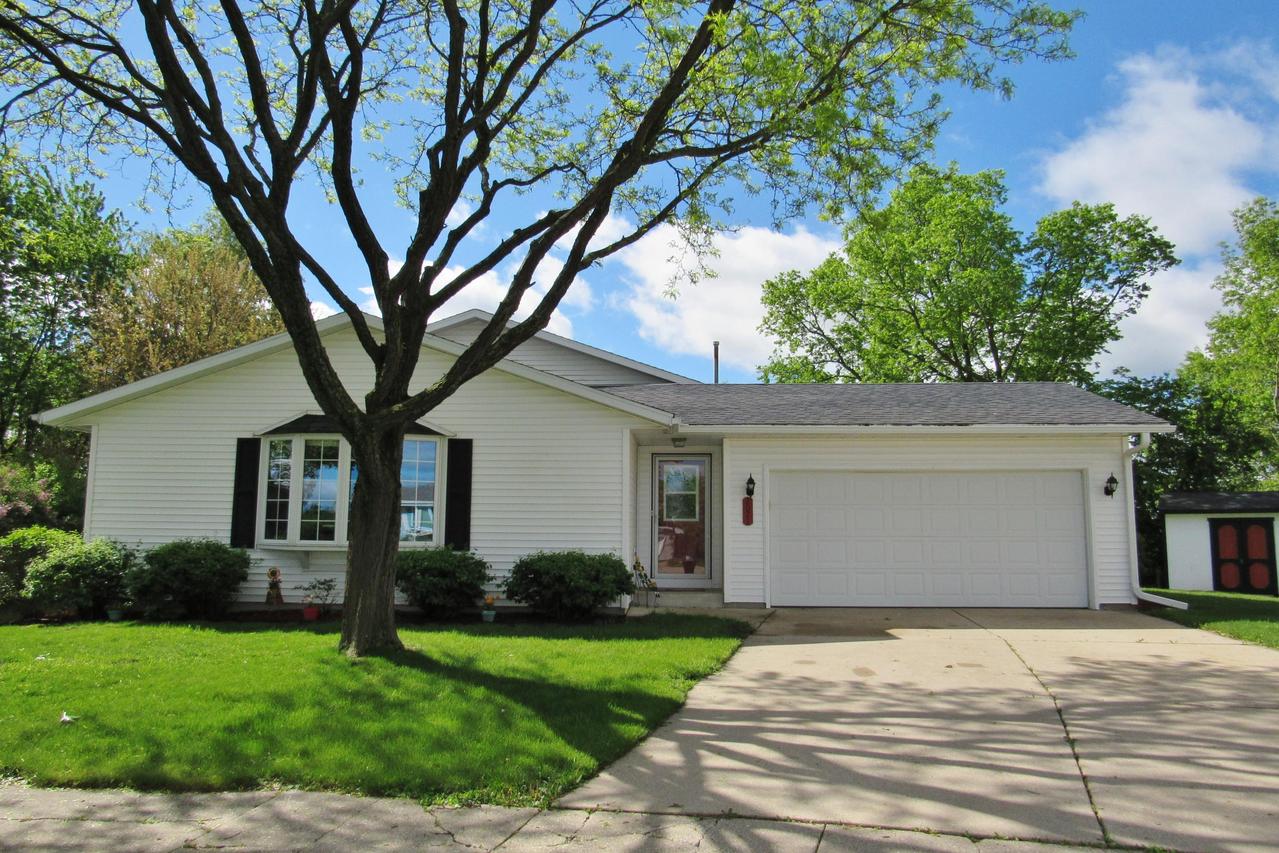 2021 Kathy Ct, Waukesha, WI 53188