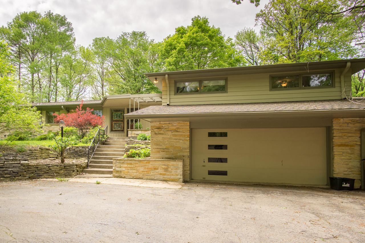 900 W Laramie Ln, Bayside, WI 53217