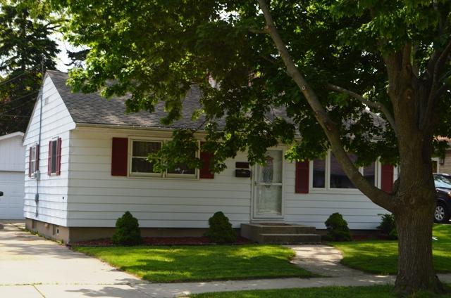 4627 Harding Rd, Kenosha, WI 53142