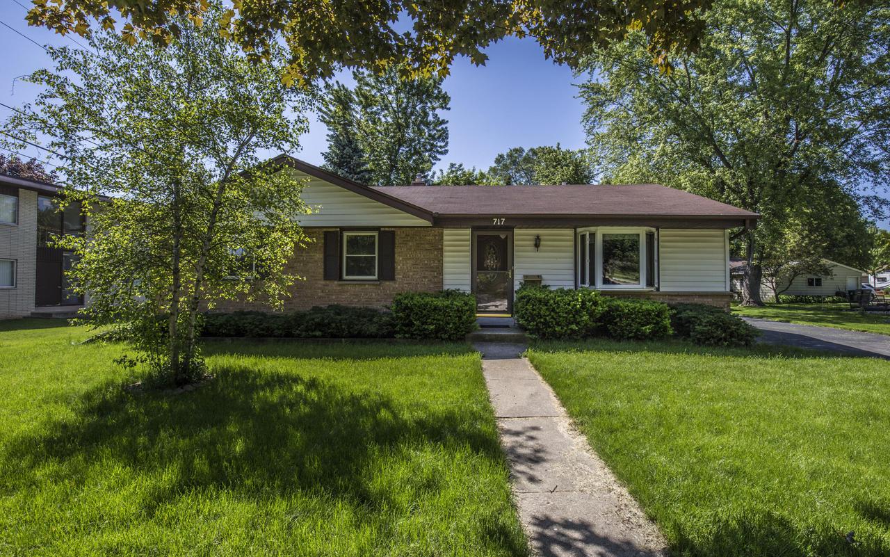 717 W Washington Ave, Waukesha, WI 53188