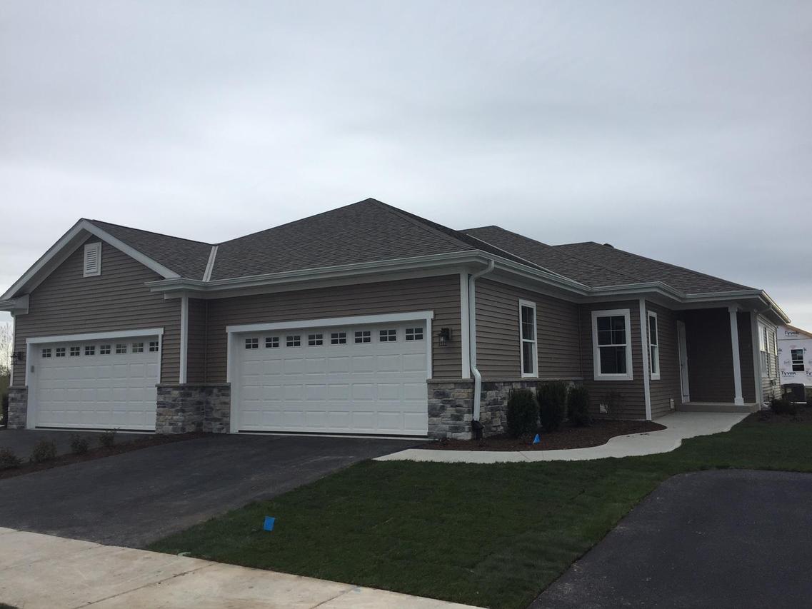 2634 Moraine Ct, West Bend, WI 53095