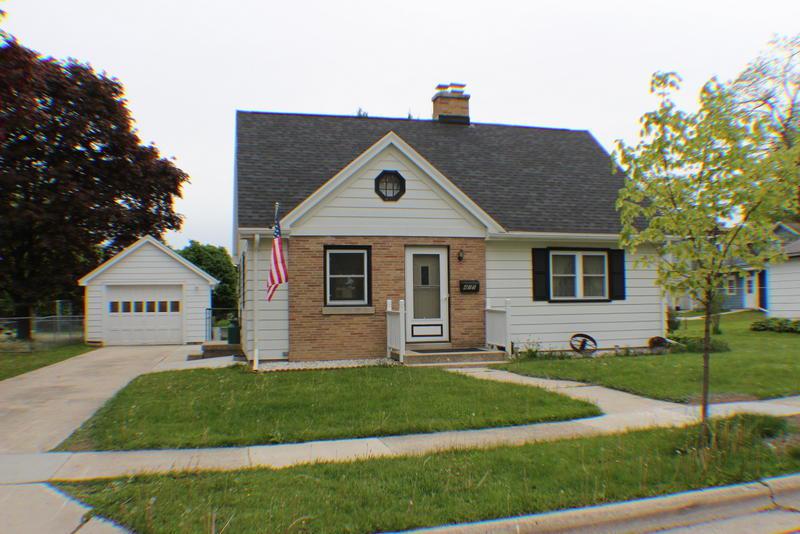 415 Sunset Dr., Plymouth, WI 53073