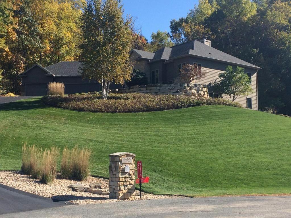 W6104 Valley Pl, Onalaska, WI 54636