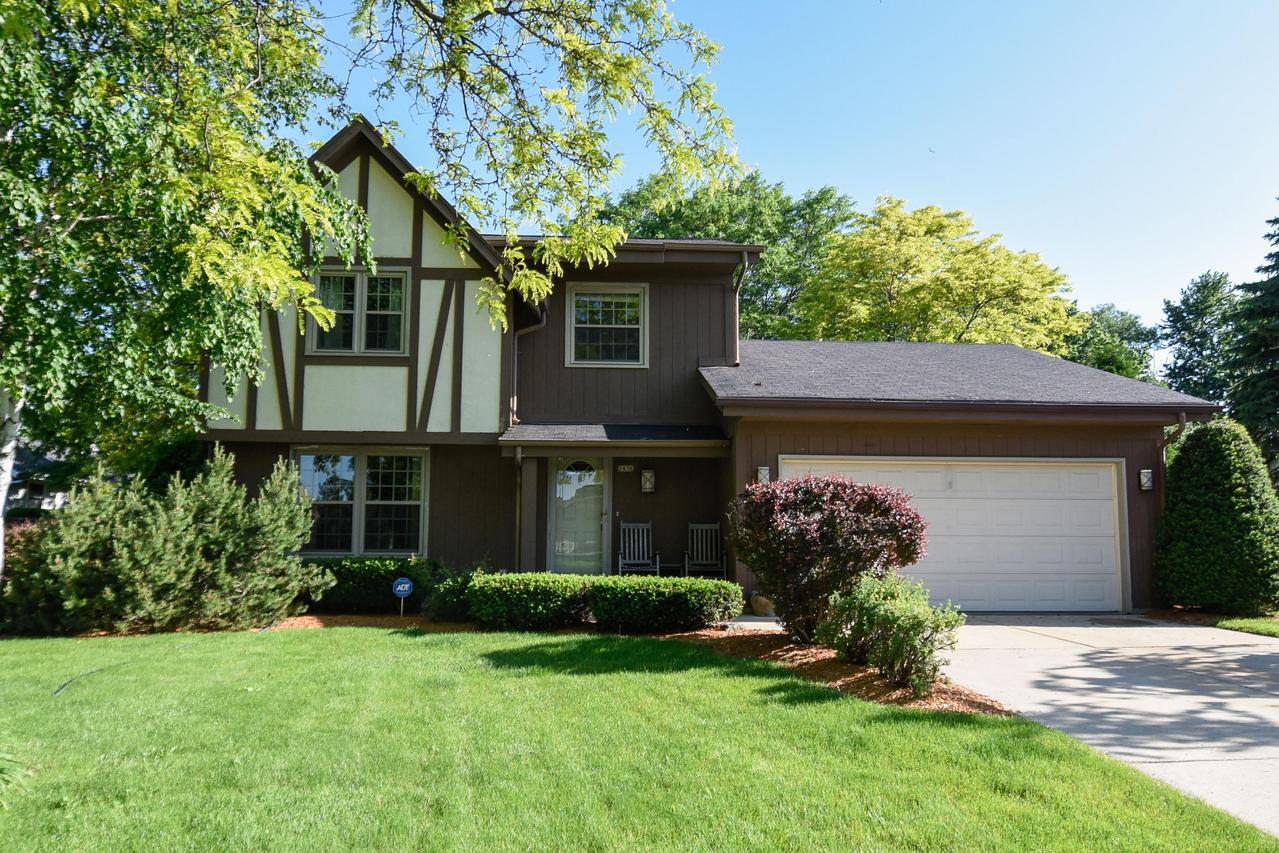 2836 W Hilltop Ln., Franklin, WI 53132