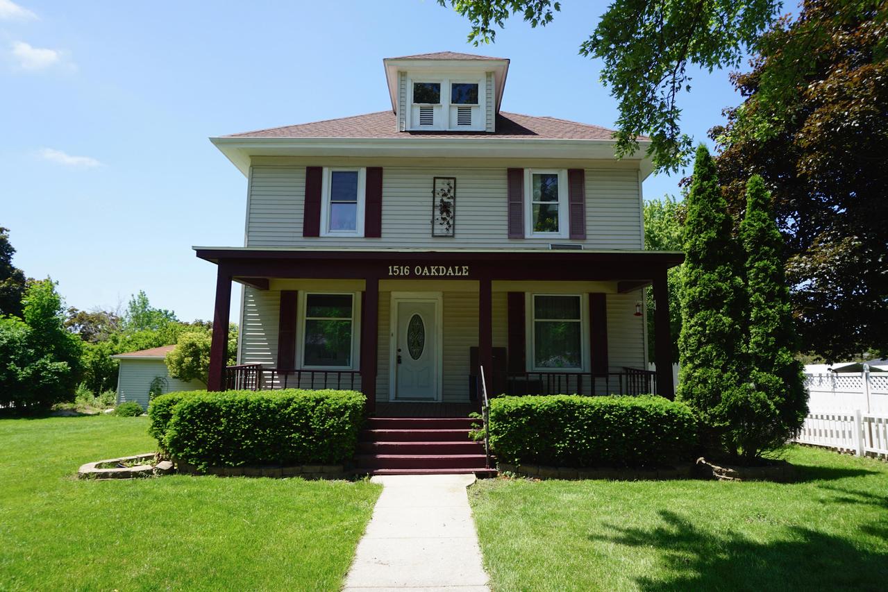 1516 Oakdale, Waukesha, WI 53189