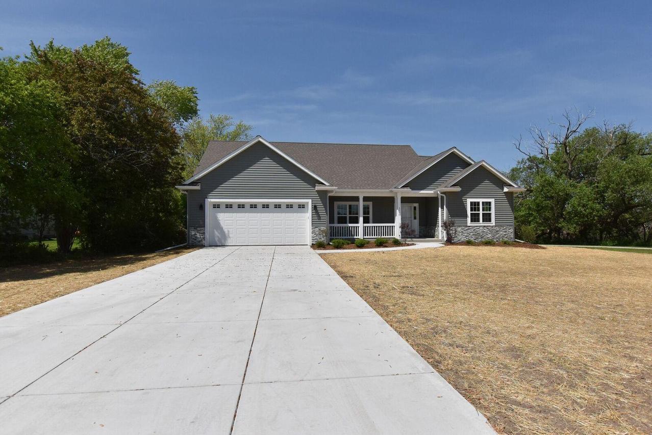 3710 W Drexel Ave, Franklin, WI 53132