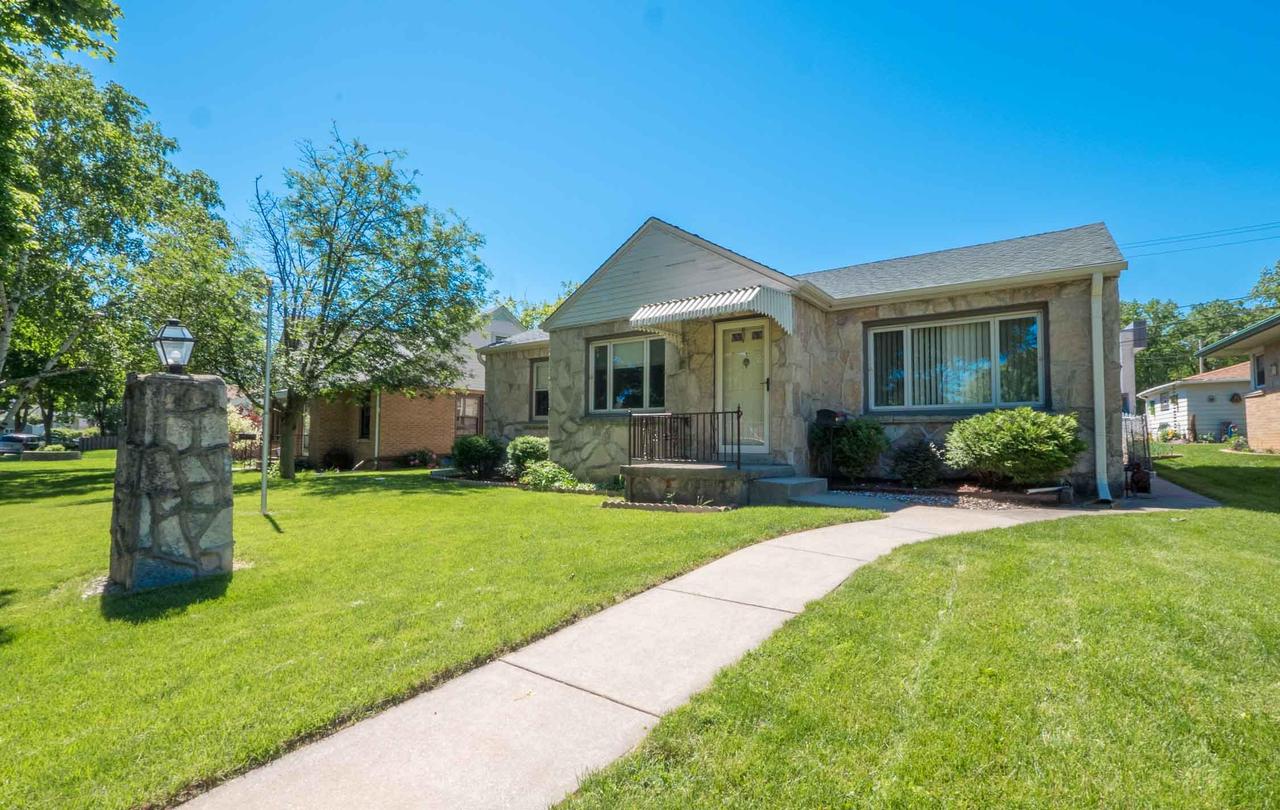 10515 W Hibbard Ave., Wauwatosa, WI 53226