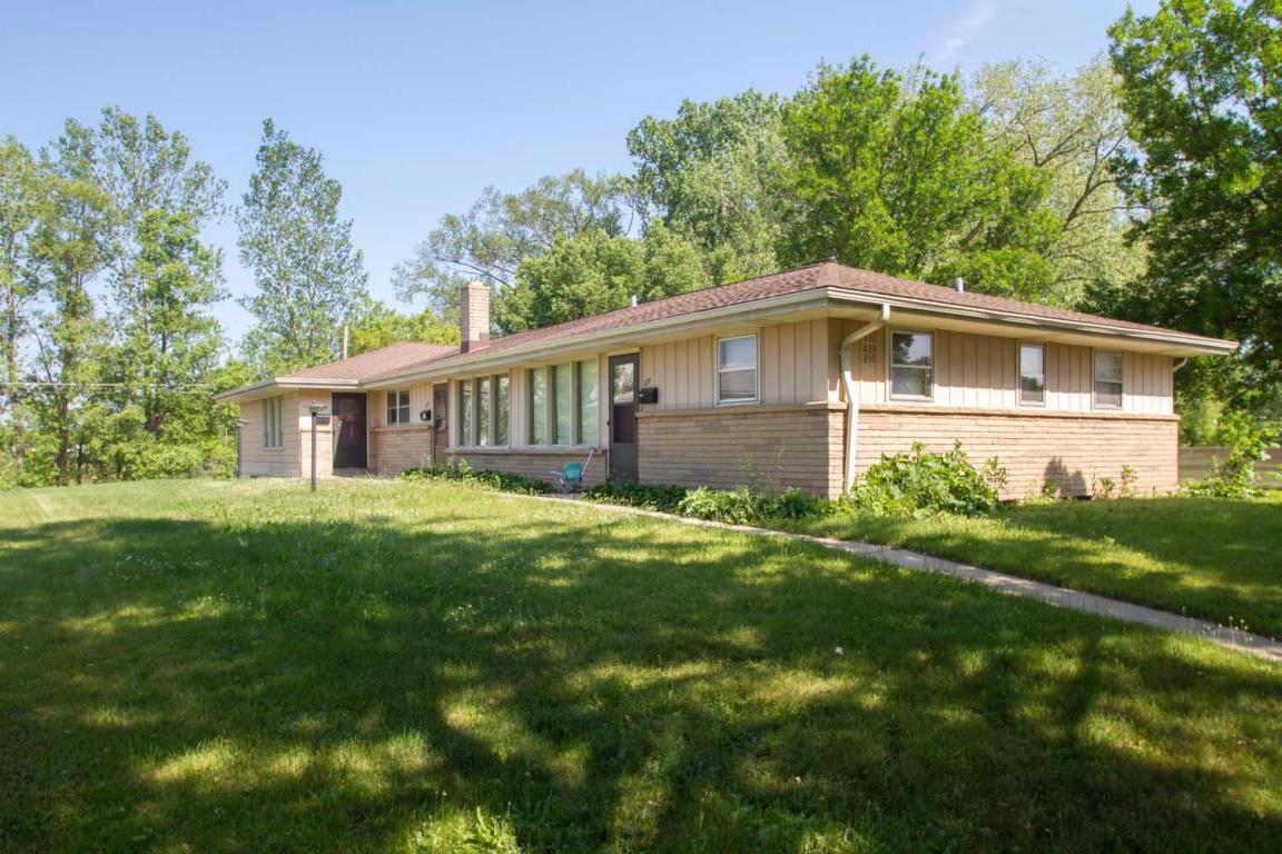 835 Harding Ave, Waukesha, WI 53186